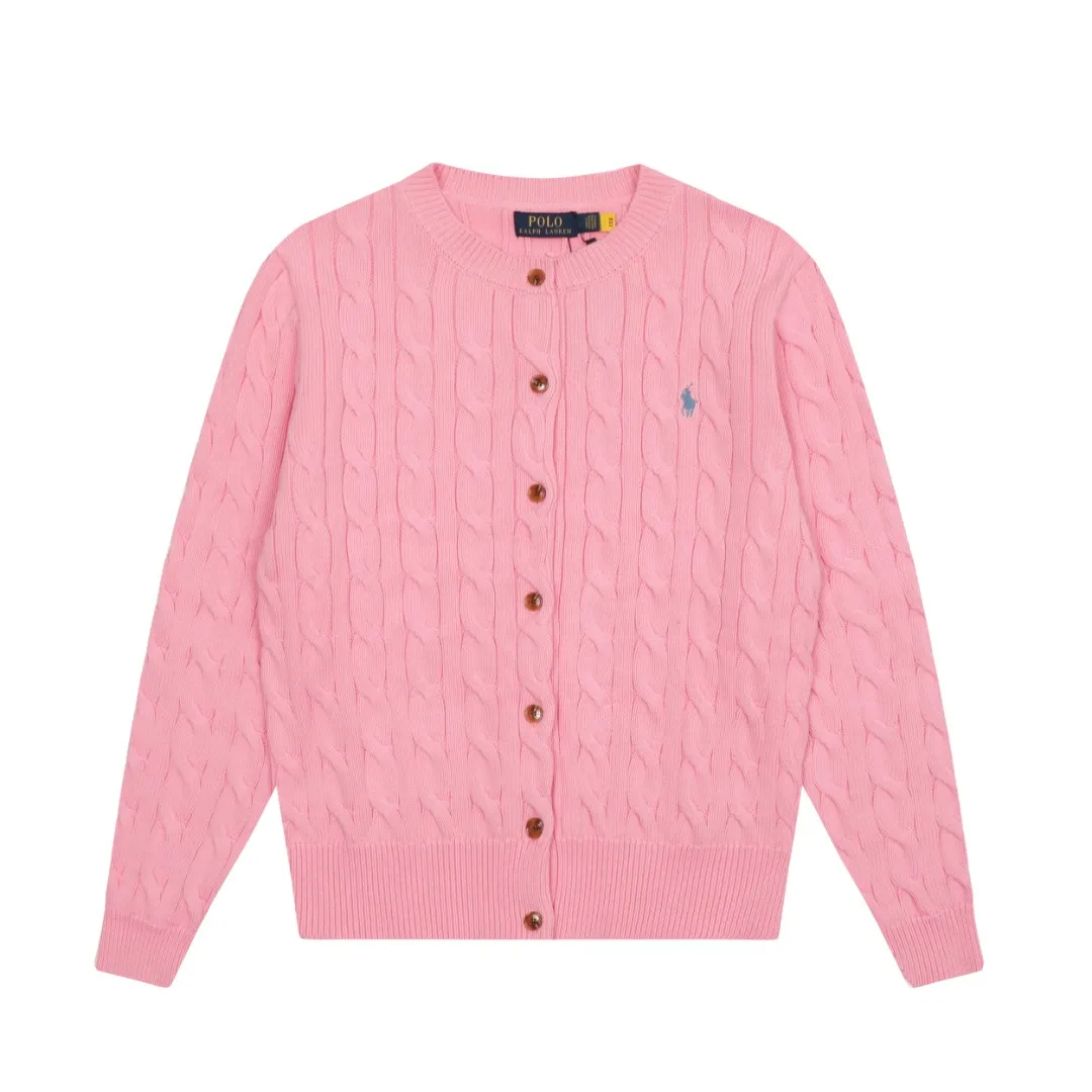 🅿️230 "Top quality" Style number: DS006# [Ralph Lauren round neck solid color pony embroidered logo twist knitted cardigan] ✅Ralph Lauren classic basic versatile knitted cardigan jacket for all seasons ✅Main supplier platform live broadcast Wholesale entity Replacement if out of stock No removal from shelves ✅ZP quality 1:1 version Scan code to enter the GF website Counter quality ✅Detailed quality The only one in Guangzhou Imported quality cotton yarn Focusing on high-end, cost-effective, and good quality. Needless to say, the version is restored to the original version. The maximum size can be worn up to 160 pounds. Loose, comfortable and stress-free. ✅The upper body is simple and easy to match. A must-have for goddess ootd. Good-looking clothes are never picky. A must-have in the goddess’ wardrobe. Size: S-XL. Color: Black, navy, off-white, gray, light blue, light pink, colorful blue, khaki, bright yellow, purple, Chinese red, turquoise green.